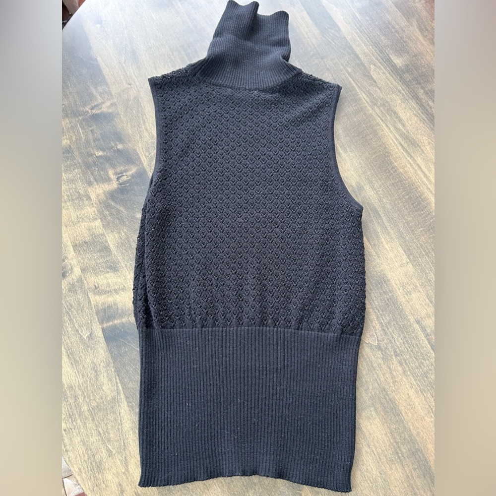 Sisley Turtle Neck sleeveless top